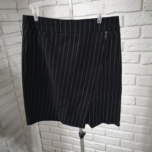 Reitmans Ladies Size 7 Black & with Grey Stripes Pull On Skirt - Picture 1 of 8